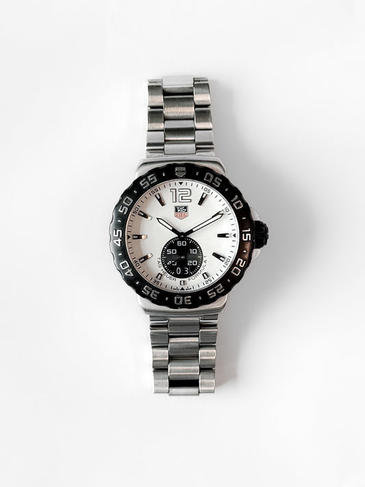 Tag Heuer Formula 1 Quartz 43mm – Sporty Precision with a Crisp White Dial