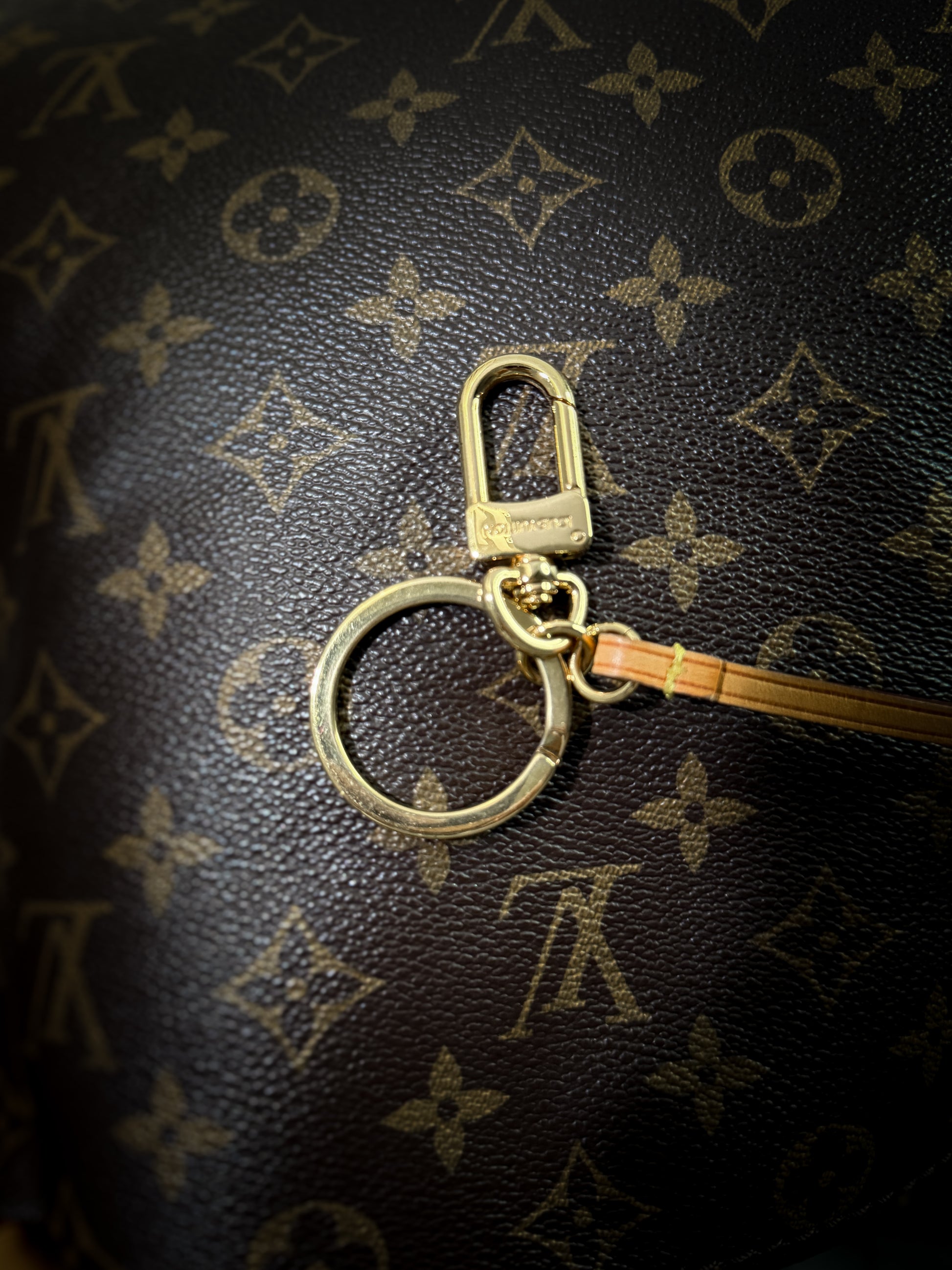 Louis Vuitton Artsy MM Monogram Bag (M40249) - Grey Market
