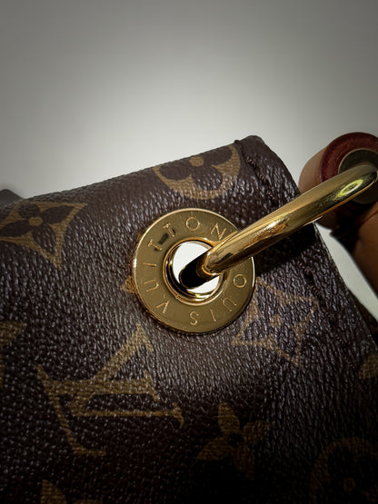 Louis Vuitton Artsy MM Monogram Bag (M40249) - Grey Market