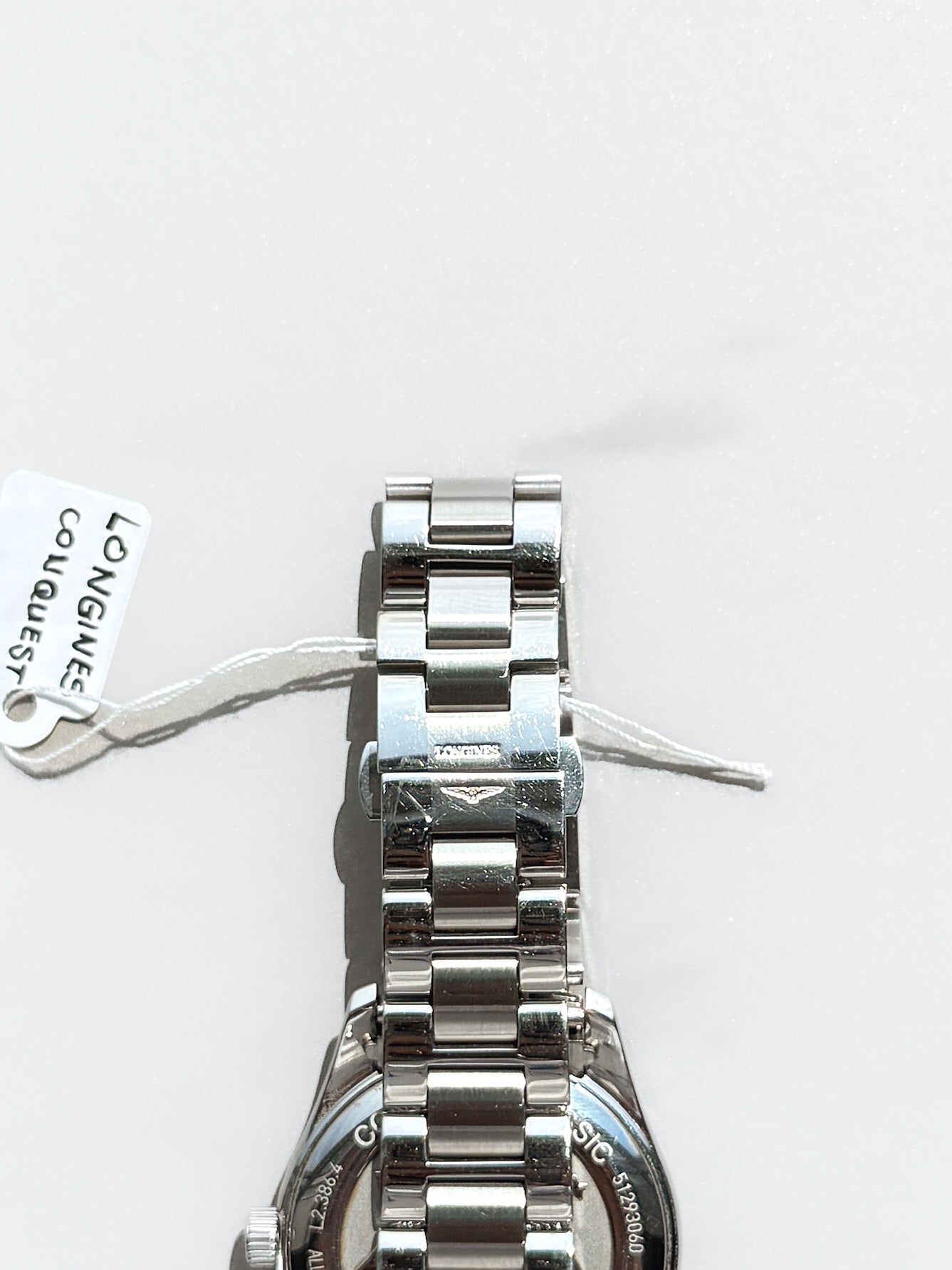 Longines Conquest Mother of Pearl 34mm – Timeless Elegance with a Touch of Sparkle