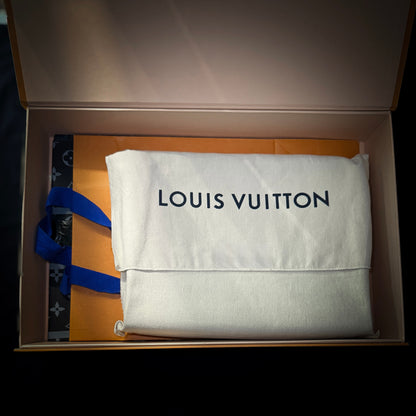 Louis Vuitton Pochette Voyage MM Men’s Clutch Bag - Model: M61692 - Grey Market